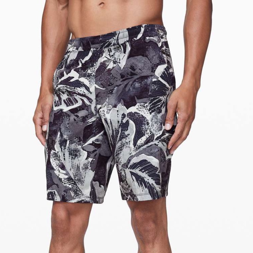 Lululemon Men’s Pace Breaker Short 9" *Liner Size Large
